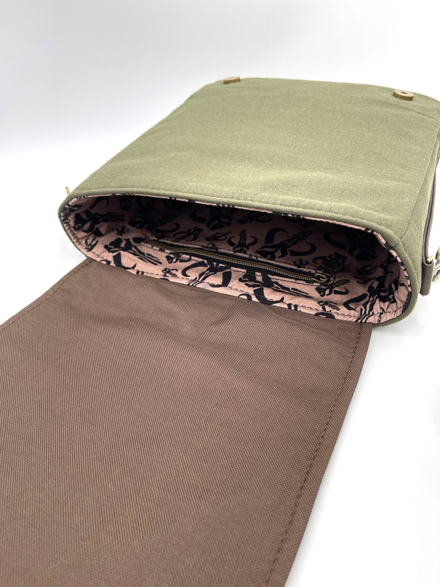 Bounty Hunter Canvas Messenger Bag - DefiantThreads