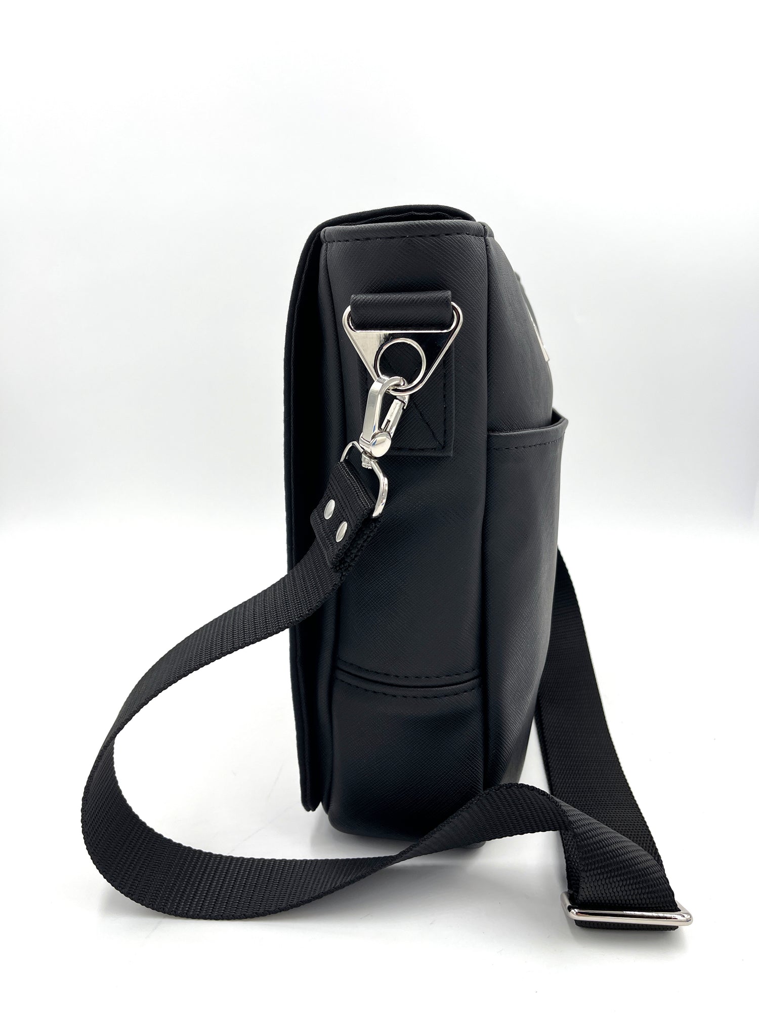 Welcome to Elm Street Messenger Bag